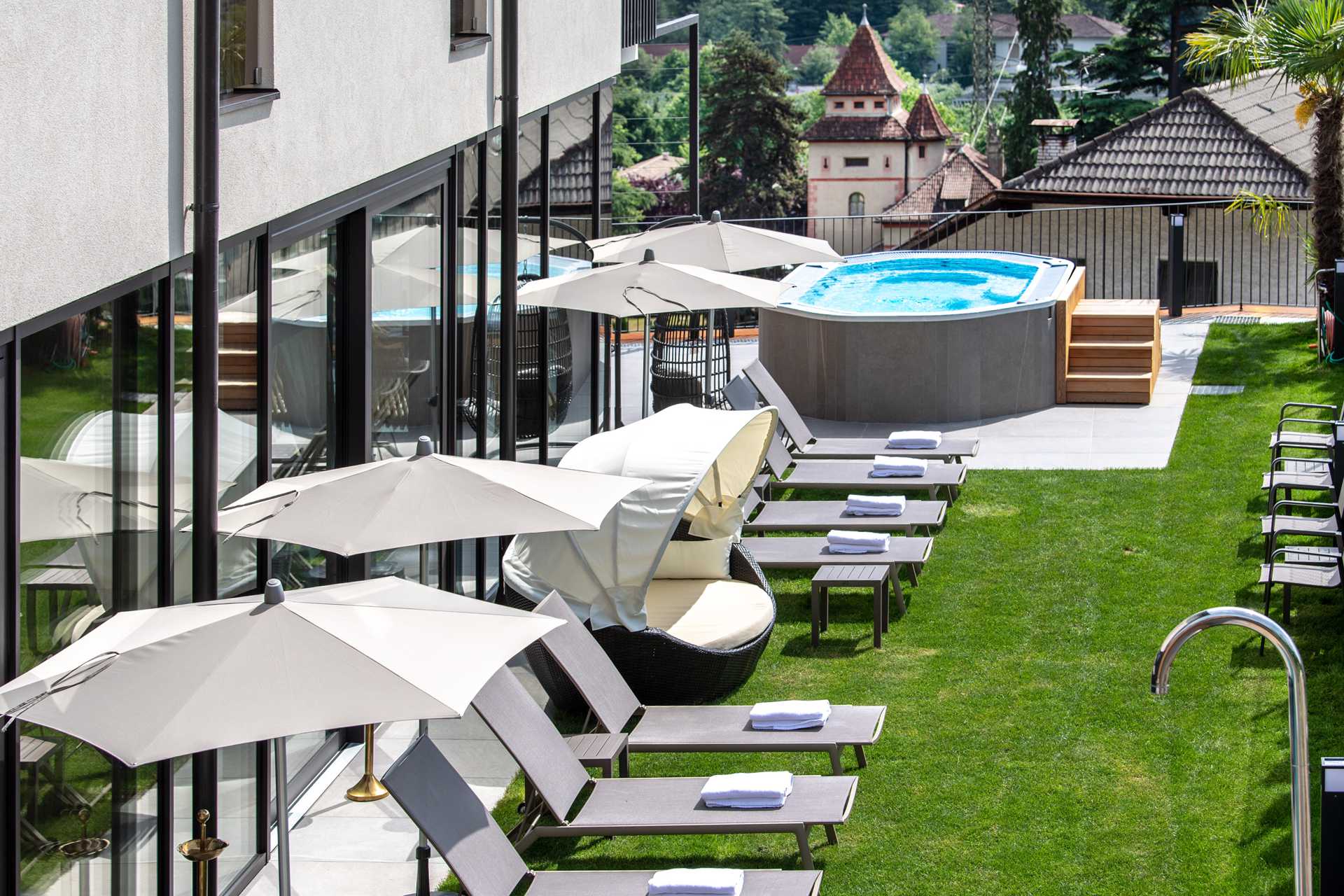 Soak up the sun on the lawn Sunbathing area and outdoor whirlpool